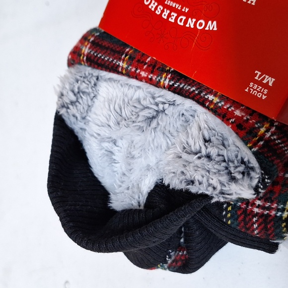 NEW! Adult Tartan Plaid Fleece Slipper Socks with Huggable Heel & Grippers - Picture 3 of 8